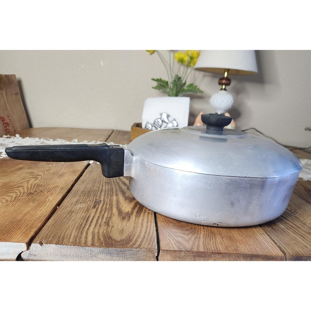 Vintage‎ Wagner Ware Sidney  4569M Chicken Fryer. - Picture 2 of 7